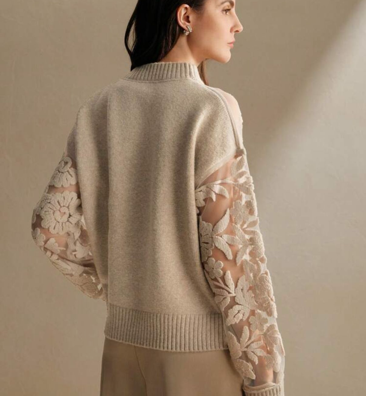 Sweater beige rose